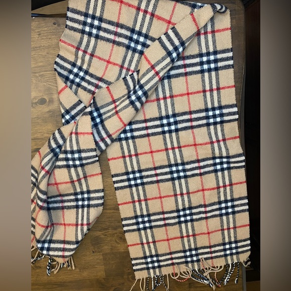 Vintage Luxury Burberry Plaid Classic Scarf - Picture 7 of 8